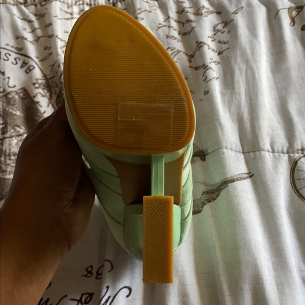 Heels - Picture 2 of 2